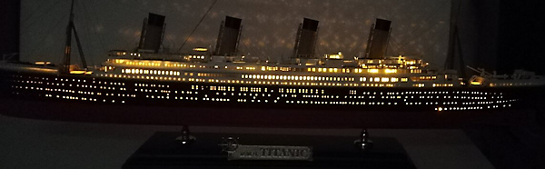 Image of Academy 1/400 RMS Titanic (Fully lit)