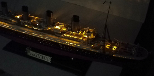 Image of Academy 1/400 RMS Titanic (Fully lit)